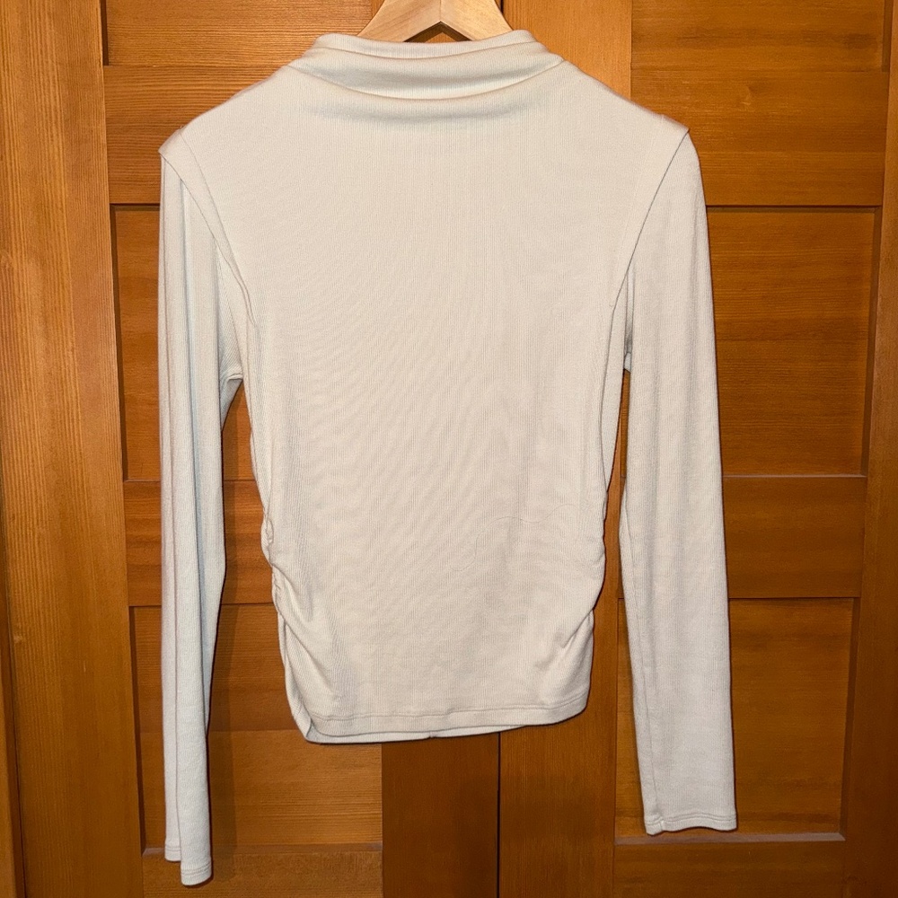 EUC - Michael Stars Cream mock neck, ruched top in sz Medium